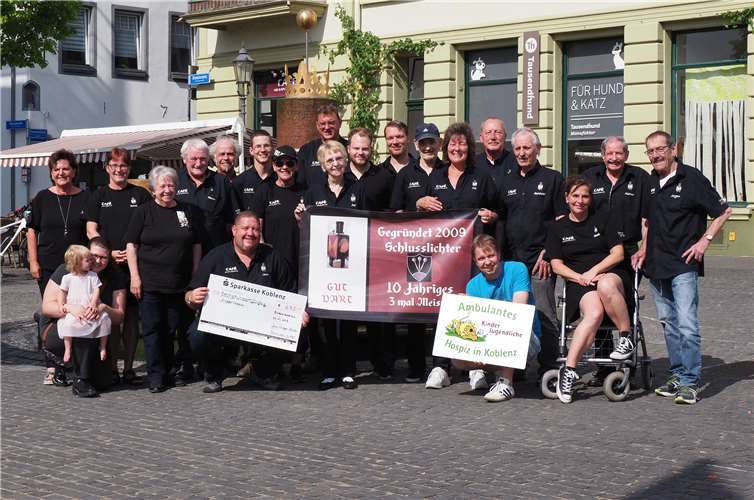 Die „Schlusslichter“ feierten ihr zehnjähriges Bestehen und spendeten an das Ambulante Kinderhospiz.Foto: privat