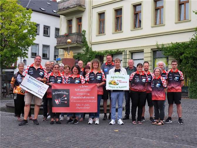 Die Schlusslichter1 feierten mit Freunden fünfzehnjähriges bestehen und spendeten ans Kinderhospiz Koblenz. Foto: privat