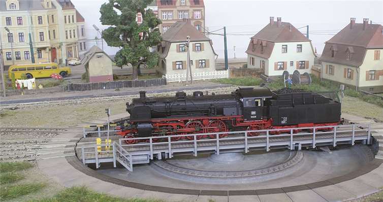 Die Schnellzugdampflok des Expresszuges wird in Wildbad für die Rückfahrt gedreht.Privat