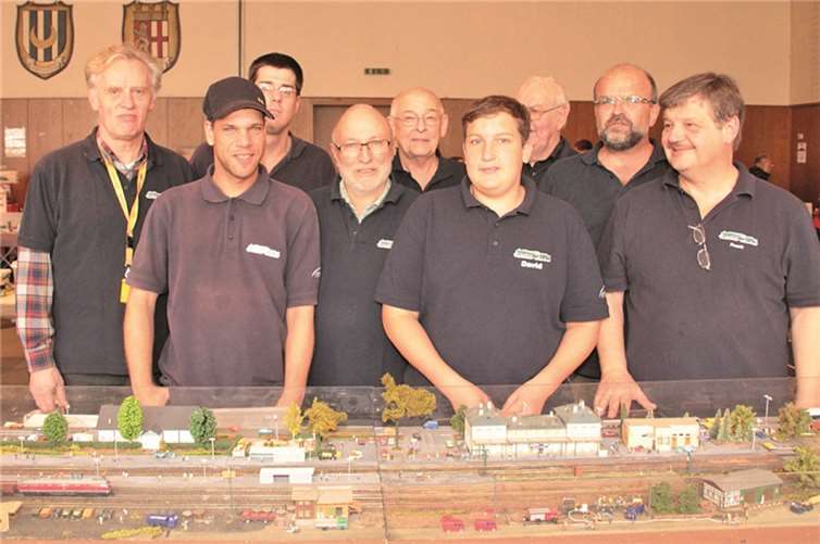 Die Schöpfer der rollenden Miniaturen: Männer von der Modelleisenbahn Interessen Gemeinschaft Vallendar (MIGV).AND