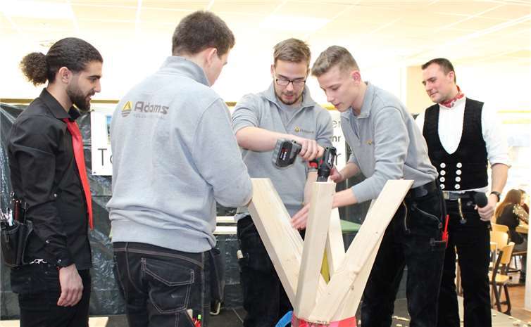 Die Schreiner-Innung auf der Aktionsbühne.