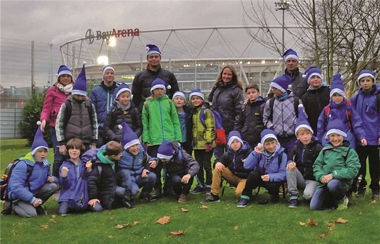 Die Schüler-Fußballmannschaft der Aloisius-Grundschule Ahrweiler besuchte die Bundesliga-Partie zwischen Bayer 04 Leverkusen und der SG Eintracht Frankfurt. Privat