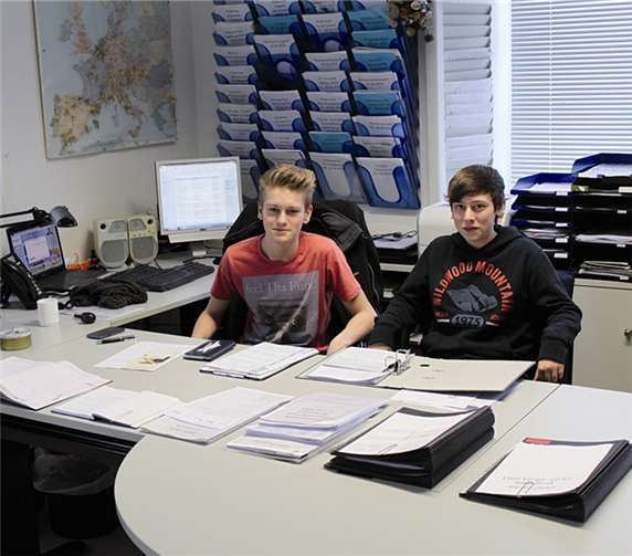 Die Schüler Marius Lues und Jan Mannebach lernten während ihres Praktikums den Berufsalltag eines Jugendpflegers kennen. privat