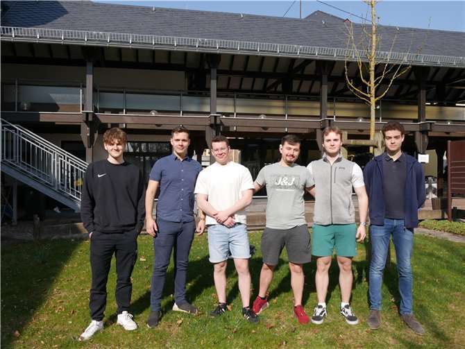 Die Schüler bekamen Einblicke in Anwendungsbereiche, künstliche Intelligenz und Programmierung.  Foto: KuBa