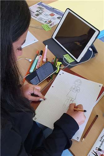 Die Schüler beteiligten sich unter anderem mit eigenen Zeichnungen.