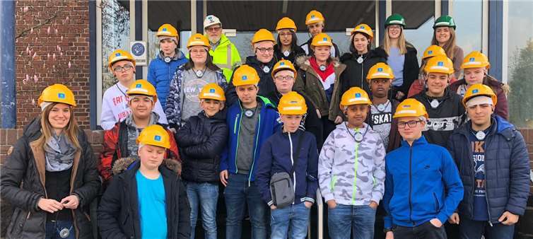 Die Schüler der 7. Klassen der St. Thomas Realschule plus erhielten tiefe Einblicke in die Arbeit der ThyssenKrupp Rasselstein GmbH. Foto: privat