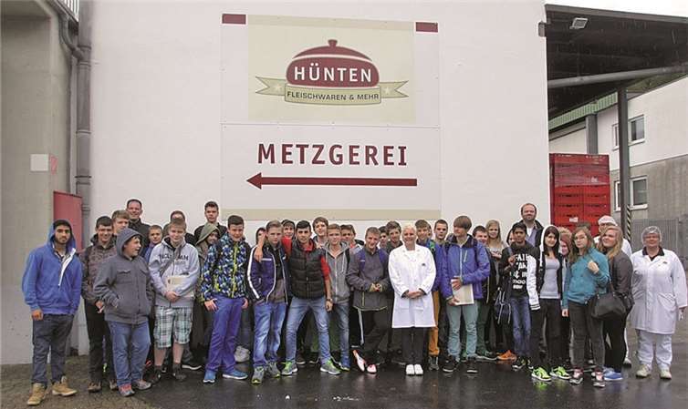 Die Schüler der Klasse 9 erhielten einen interessanten Einblick in die Fleischwarenfabrik. privat