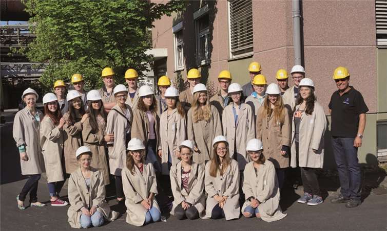 Ein spannender Tag im Labor Die Schüler der Klasse 9d der Realschule plus Rheinbrohl besuchten das Solvay-Werk in Bad Hönningen. privat