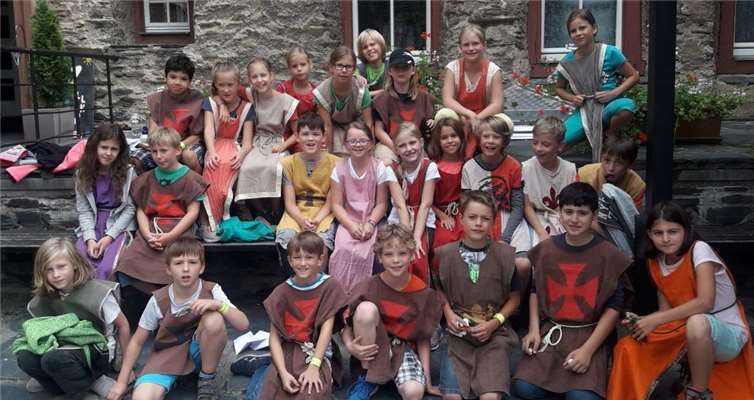 Die Schüler der Klassen 4 a und 4b der Grundschule Nickenich verbrachten drei erlebnisreiche Tage auf Burg Stahleck. Foto: privat