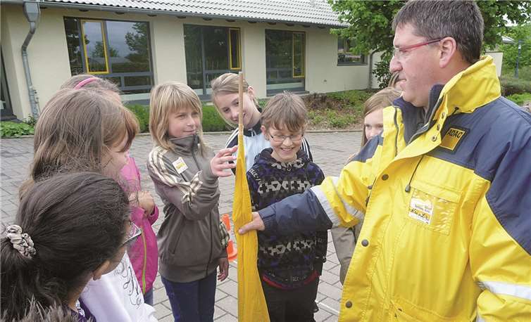 Die Schüler der Klassenstufe fünf starteten zu einem Sprint um ihren Bremsweg als Fußgänger zu ermitteln und testeten im Anschluss ihre Reaktionszeit.