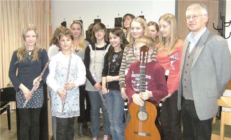 Die Schüler der Kreismusikschule nehmen ihr Publikum mit auf eine musikalische Reise. KMS MYK