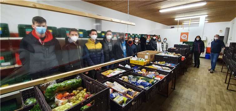 Die Schüler der MGL spendeten eine enorme Menge an Lebensmitteln . Foto: privat