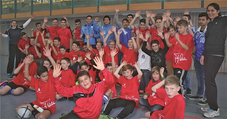 Die Schüler der Realschule plus freuten sich sichtlich über den Besuch aus Koblenz. privat