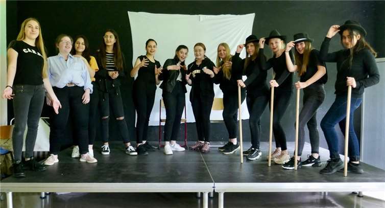 Die Schüler des Gymnasiums im Kannenbäckerland hatten drei Stücke einstudiert. Fotos: privat