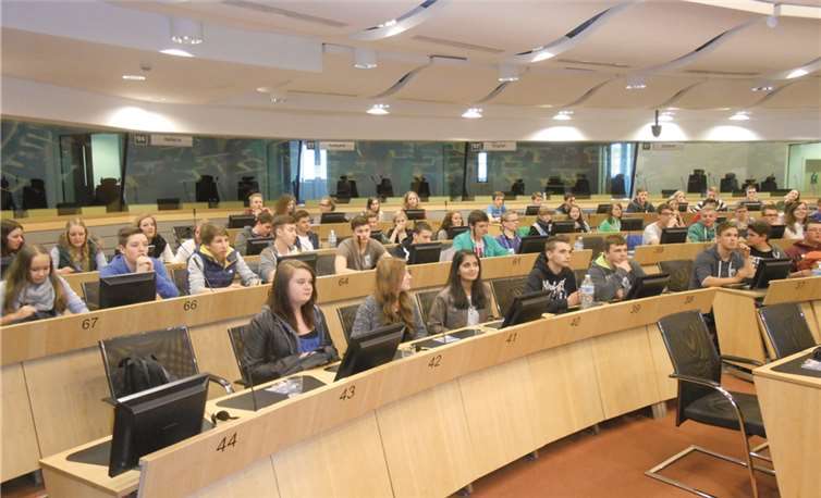 Die Schüler durften sich wie „richtige“ Abgeordnete im Europaparlament fühlen.privat