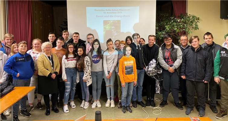 Die Schüler hatten in der Schule eine Ausstellung zum Klimaschutz vorbereitet. Foto: Maximilian-Kolbe-Schule