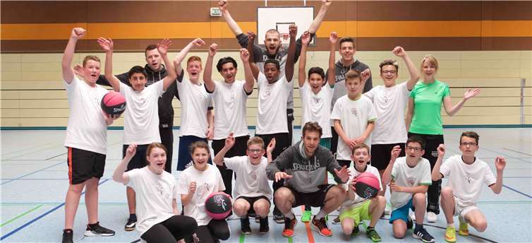 Die Schüler hatten viel Spaß bei dem Training mit den Bundesliga-Profis. Joerg Heupel