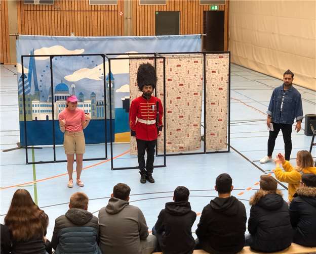 Die Schüler konnten sich das Ende des Stücks selber aussuchen und so gab es ein romantisches Happy End. Foto: A. Rothe