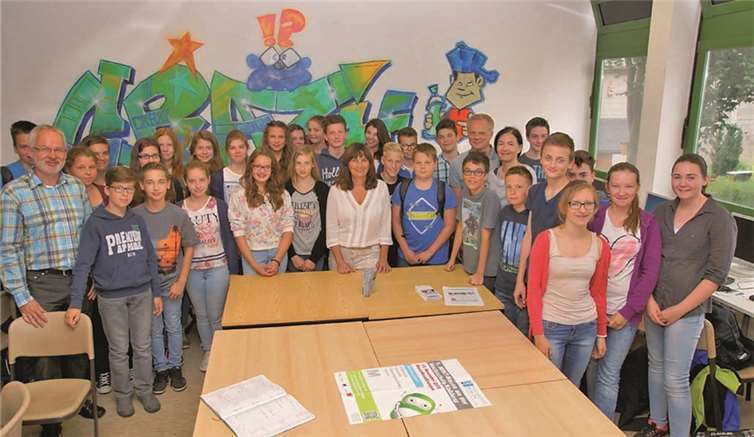 Die Schüler lauschten interessiert den Ausführungen der Abgeordneten.