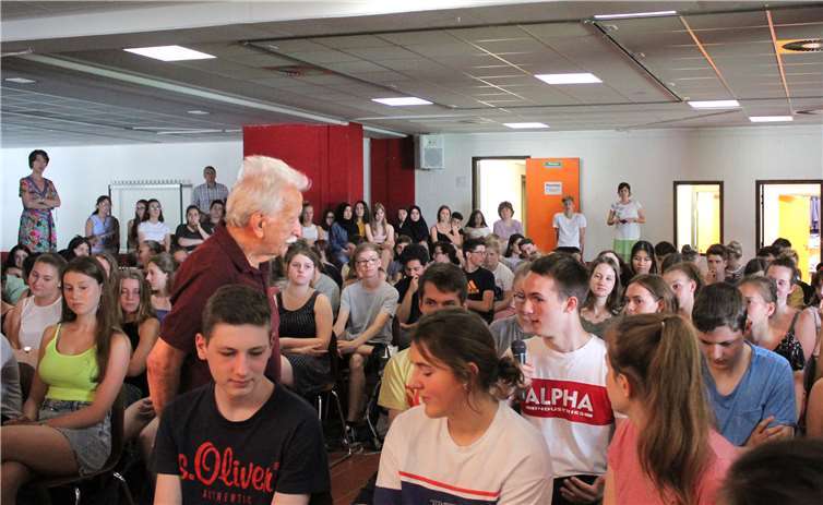 Die Schüler stellten Fragen.Fotos: HG