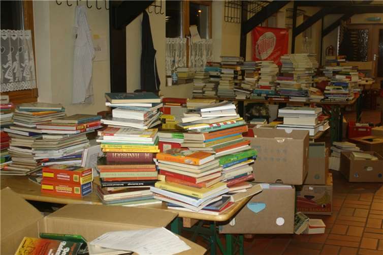 Die Schüler- und Jungschützen haben im Vorfeld zur Aktion über 10.000 Bücher gesammelt, die bei Bücherbasaren zuGunsten sozialer Projekte verkauft werden.