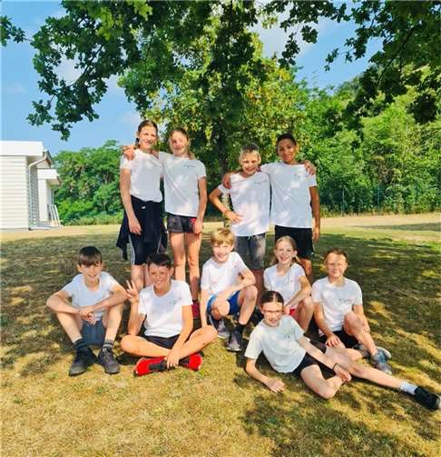 Die Schüler und Schülerinnen der Schillerschule sicherten sich beim Vielseitigkeitsturnier des Rhein-Lahn-Kreises den Titel des Vizemeisters. Foto: Anne Siebeneck