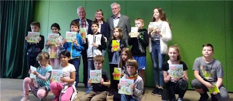 Die Schüler und Schülerinnen freuten sich über die Bücherspenden. Privat