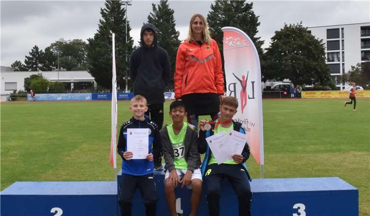 Die Schüler und deren Lehrerin sind sehr stolz auf die hervorragenden Ergebnisse. Foto: privat