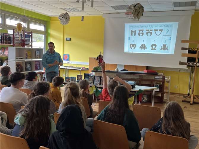 Die Schüler waren gefordert komplizierte Denksportaufgaben zu lösen.