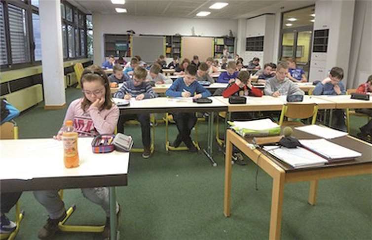 Die Schüler waren konzentriert bei der Arbeit.