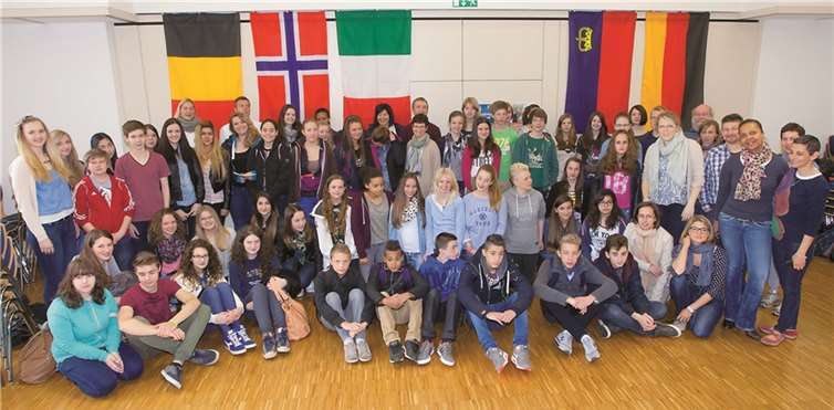 Die Schüler/Innen arbeiten eine Woche lang gemeinsam an einem Reiseführer für Jugendliche. WT