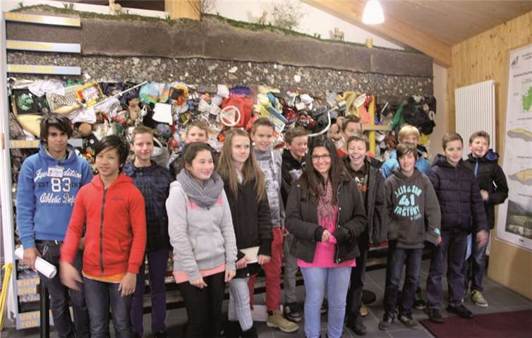 Die SchülerInnen der AG „Saubere Schule“. privat