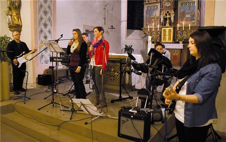Die Schülerband der Hildegard-von-Bingen-Schule präsentierte moderne Stücke.