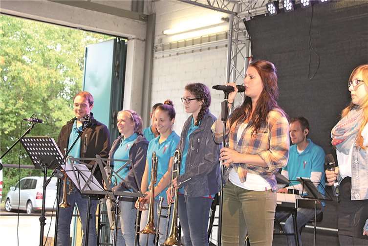 Die Schülerband des Peter-Joerres-Gymnasiums hatte Klassiker und moderne Interpretationen im Gepäck.