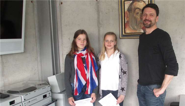 Girls Day im Architekturbüro Ternes Die Schülerinnen Lucia Schwaab und Lara-Sophie Wagner des Koblenzer Eichendorff Gymnasiums im Architekturbüro Ternes.privat