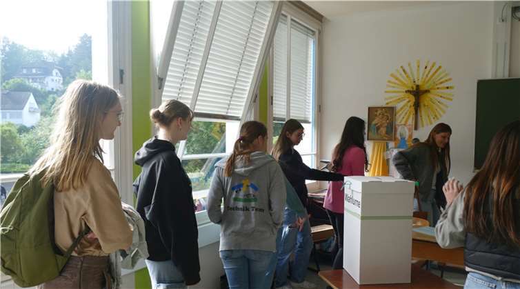 Die Schülerinnen ab der 8. Klasse hatten die Möglichkeit, auch an der Junior(Europa)-Wahl teilzunehmen.  Foto: privat
