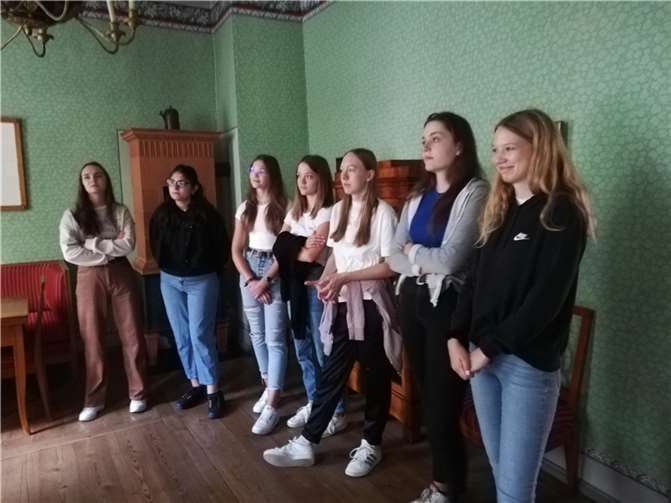 Die Schülerinnen besuchten Schillers Wohnhaus.  Foto: Katrin Krenkel
