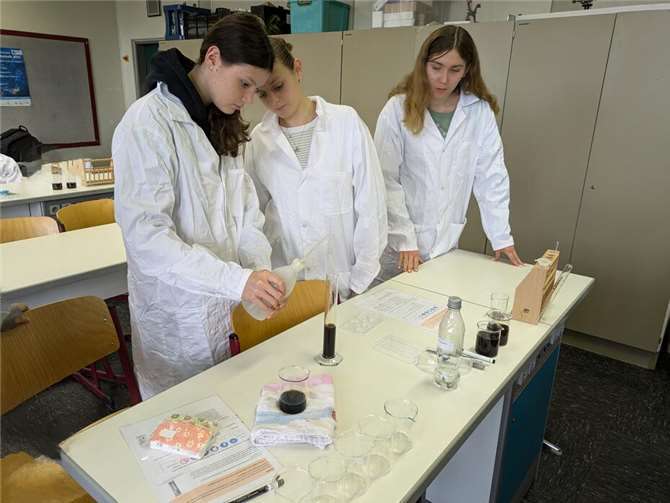 Die Schülerinnen konnten verschiedene Work-Shops belegen.  Foto: SMS