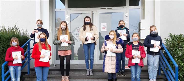 Die Schülerinnen lösten kniffelige Matheaufgaben. Foto: Schönstätter Marienschule