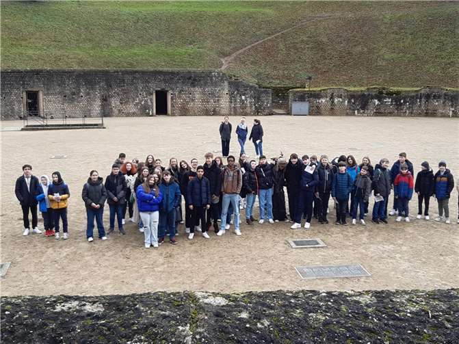 Die Schülerinnen und Schüler auf römischer Erkundungstour.  Foto: Lara Weinand