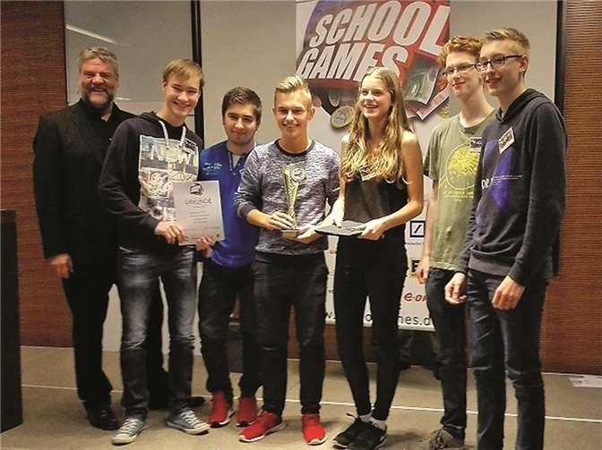 Die Schülerinnen und Schüler aus Cochem während der Siegerehrung in Hamburg.privat