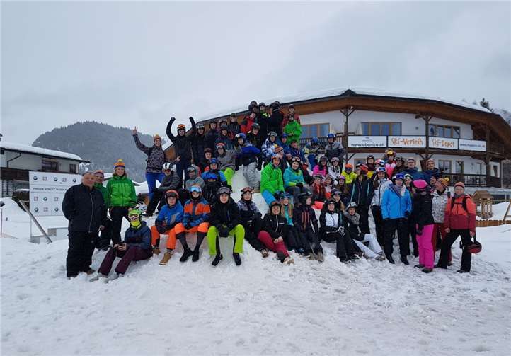 Die Schülerinnen und Schüler aus Nentershausen und Salz während der Schulskifahrt.Privat