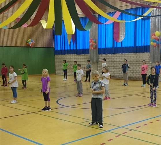 Die Schülerinnen und Schüler aus den zweiten und dritten Klassen waren begeistert bei der Sache.privat