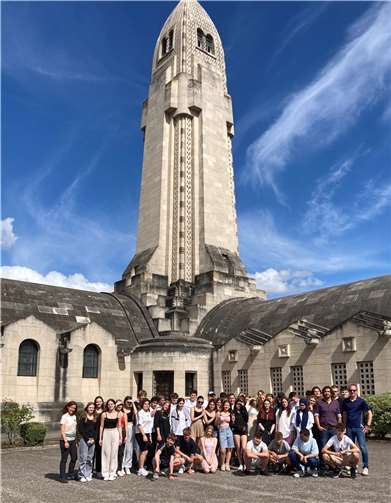 Die Schülerinnen und Schüler bei ihrer Reise nach Verdun.  Foto: privat