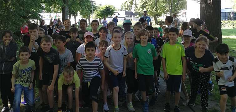 Die Schülerinnen und Schüler beim Start an der Swistbachaue.Foto: privat