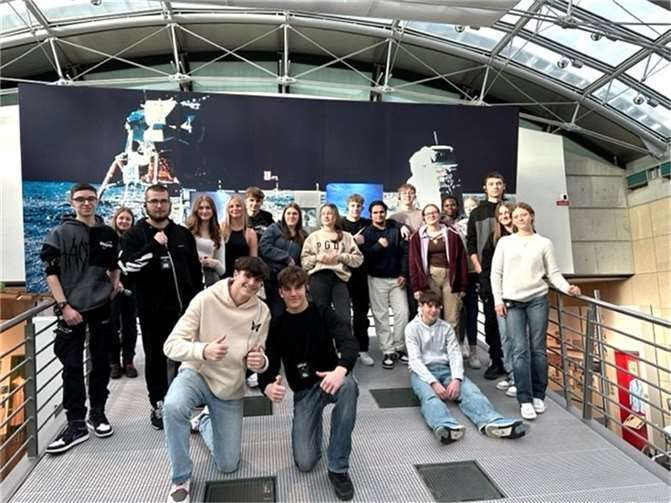 Die Schülerinnen und Schüler besuchten eine Ausstellung zur Digitalität.  Foto: Katrin Krenkel