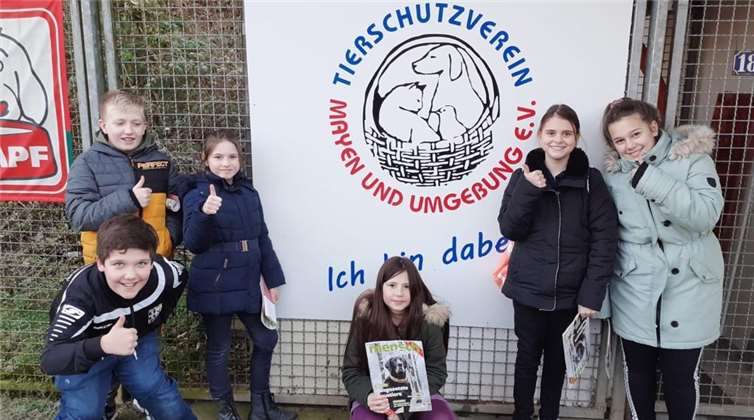 Die Schülerinnen und Schüler besuchten mit ihrer Lehrerin das Tierheim Mayen. Fotos: privat
