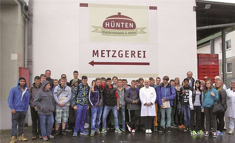 Die Schülerinnen und Schüler der 9. Klasse der Realschule plus in Kobern-Gondorf während ihres Besuches in der Firma Hünten Fleischwaren. Privat