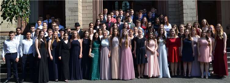 Die Schülerinnen und Schüler der IGS Johanna Loewenherz feiern ihren Abschluss Foto:privat