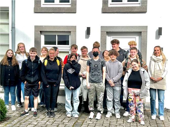 Die Schülerinnen und Schüler der Klasse 10R1 besuchten die jüdische Synagoge. Foto: privat